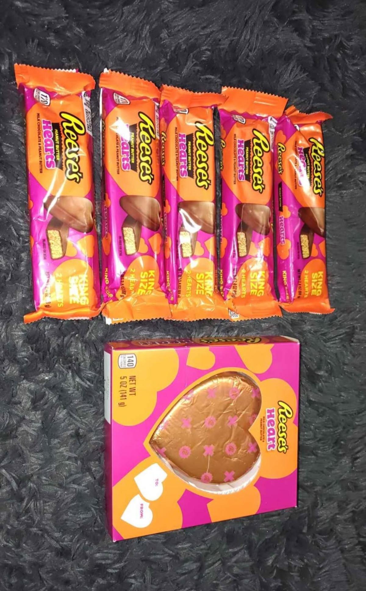 Reeses King Size Hearts and Gift Box - Bakersfield, California - FleaMarketBay