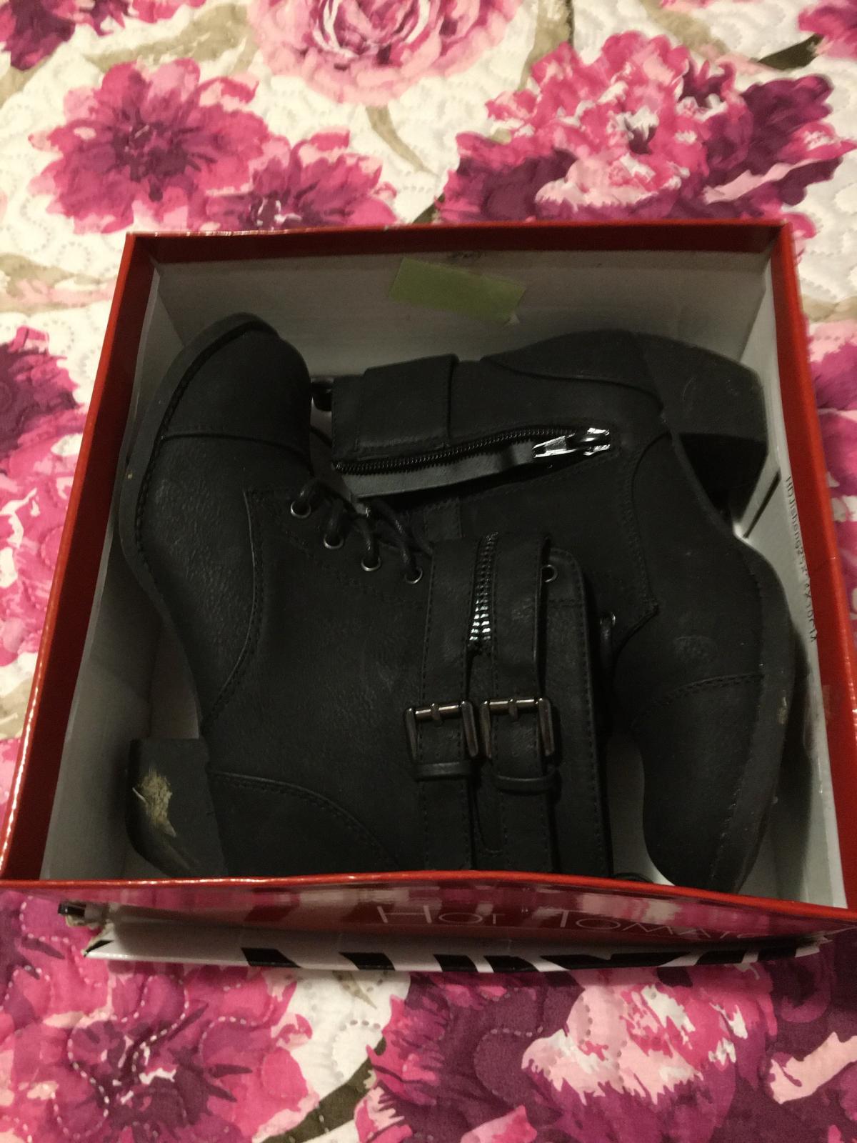 boots - Coeburn, Virginia - FleaMarketBay