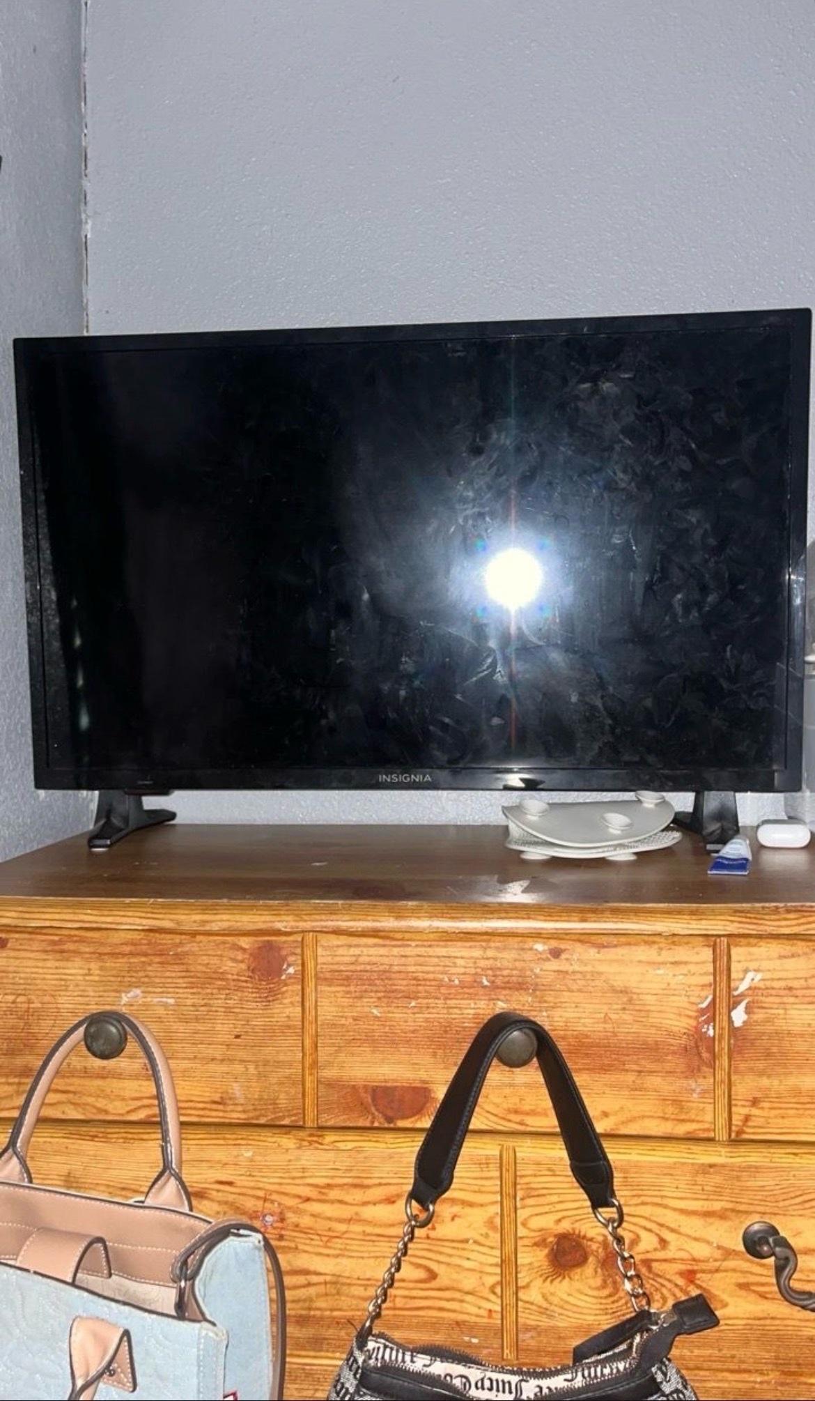 insignia TV Js needs a remote - Mesquite, Texas - FleaMarketBay