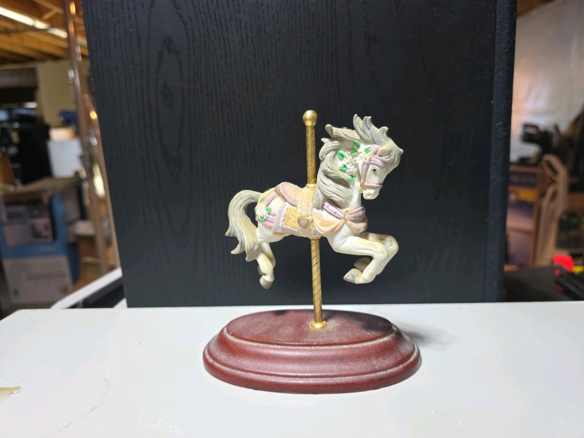 4 Collectible horse figurines - Omaha, Nebraska - FleaMarketBay