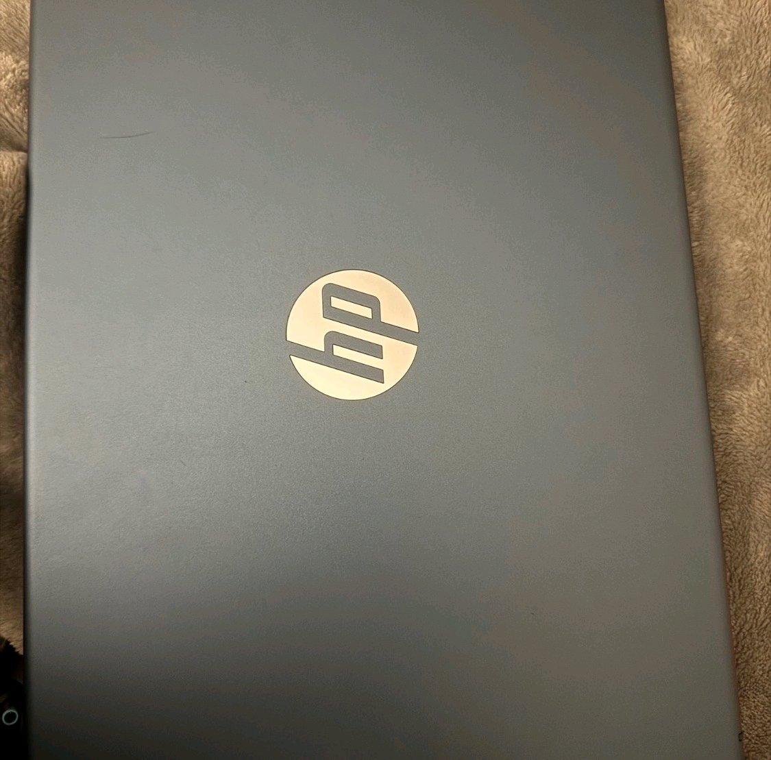 HP Laptop Dell Navy Blue with charger - Moorhead, Minnesota - FleaMarketBay