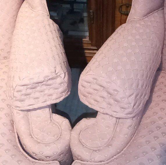 1 pr Tradional pink Wingback Armchairs - Melbourne, Florida - FleaMarketBay