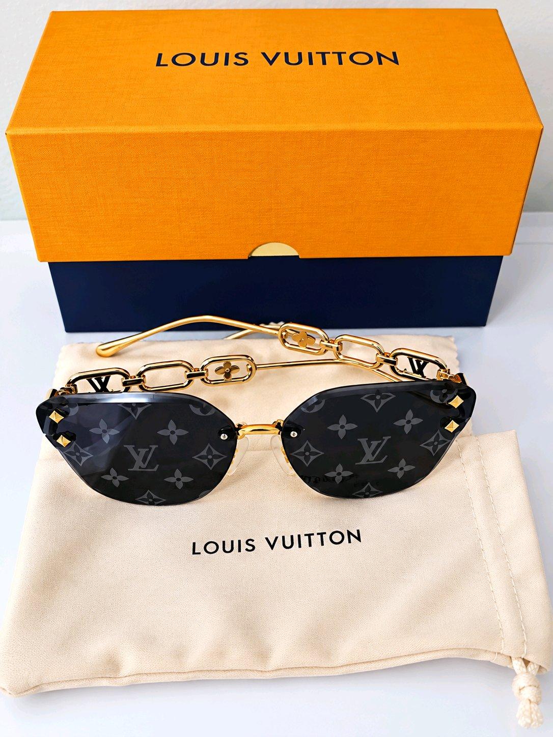 LuxuryInspired Womens Fashion Sunglasses  Stylish Designer L - Durham, North Carolina - FleaMarketBay