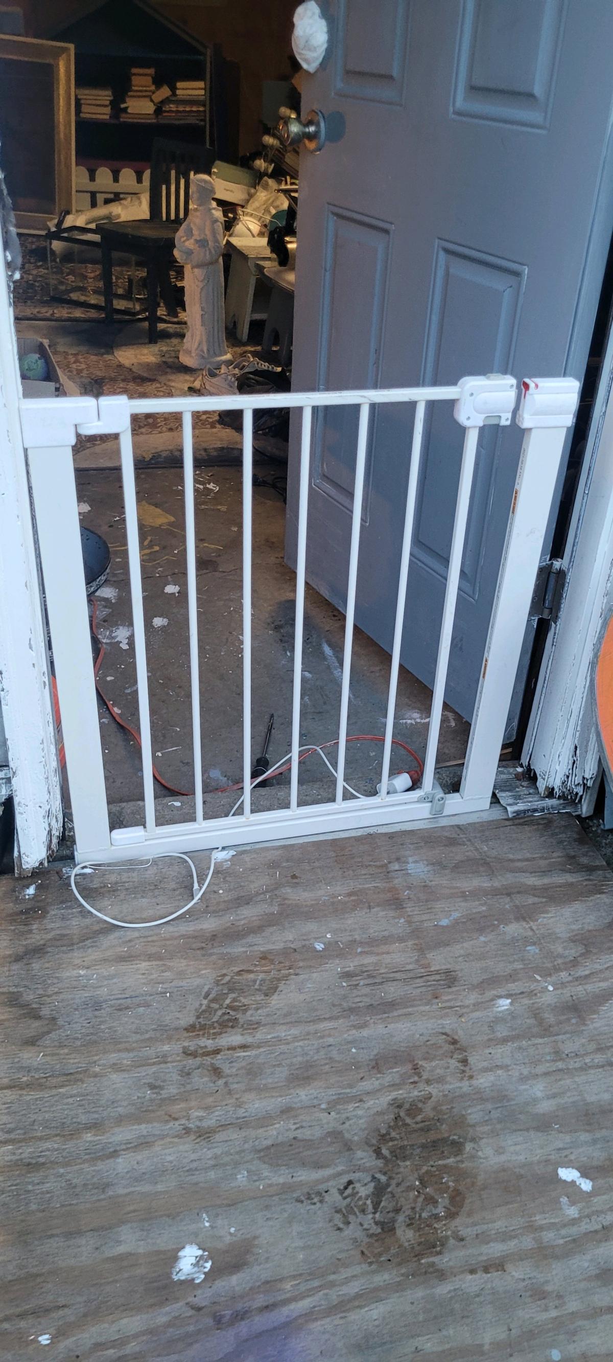 6 baby pet safety gates - Cleveland, Ohio - FleaMarketBay