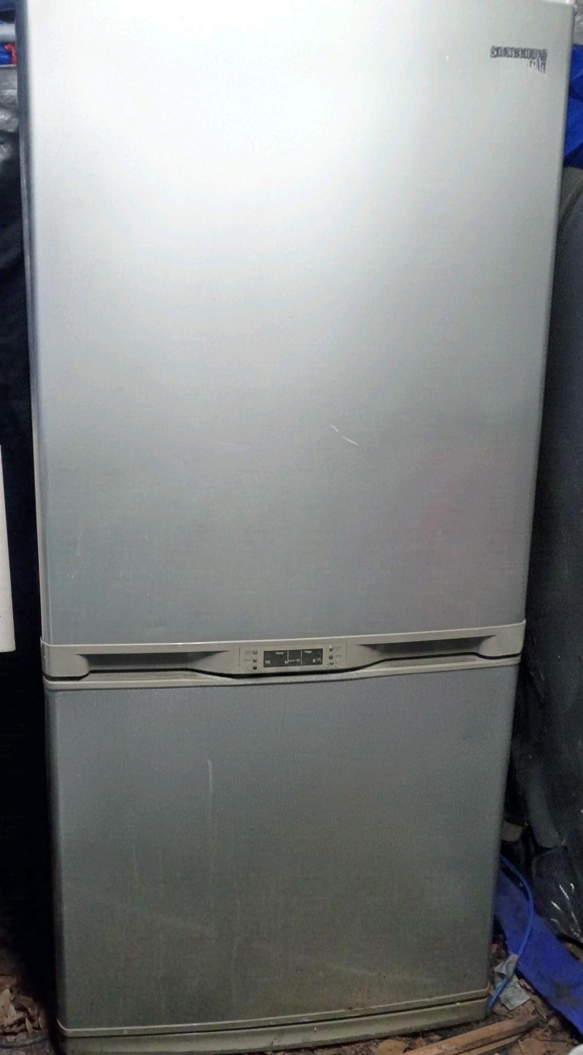 Samsung refrigerator black - Auburndale, Florida - FleaMarketBay