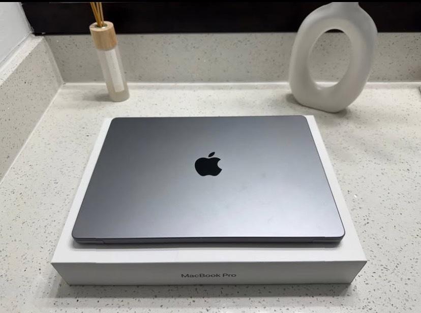 apple MacBook Pro - Abbeville, Alabama - FleaMarketBay