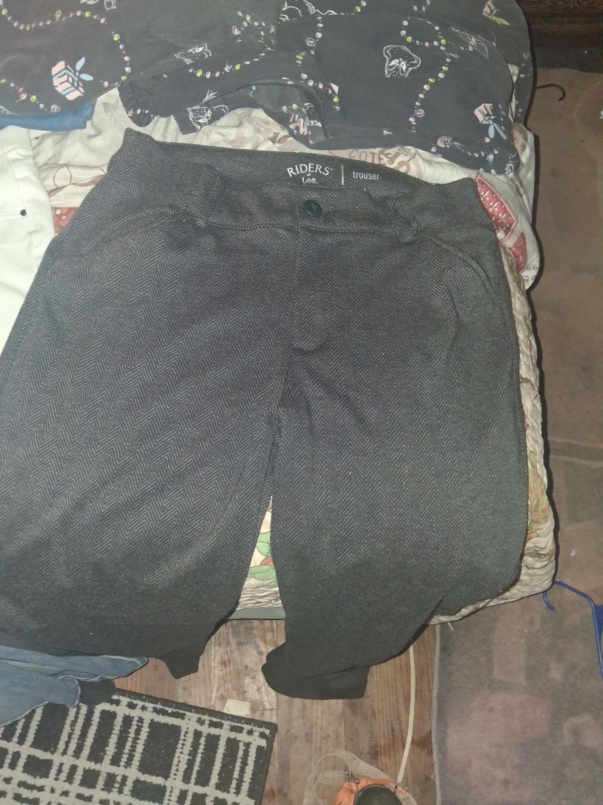 woman size 16 stretch jeans various colors skull shirts - Decherd, Tennessee - FleaMarketBay