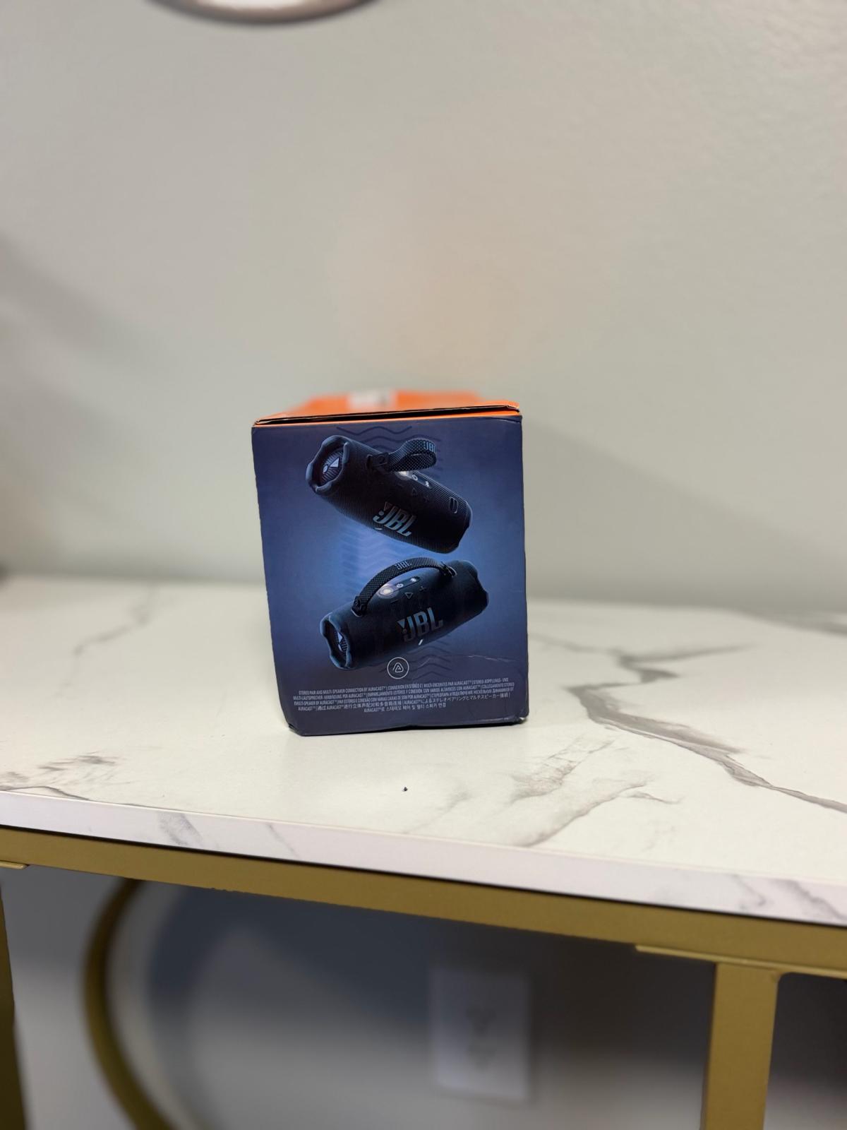 JBL Charge 6 Portable Bluetooth Speaker  Dark Blue  28H Play - Canton, Michigan - FleaMarketBay