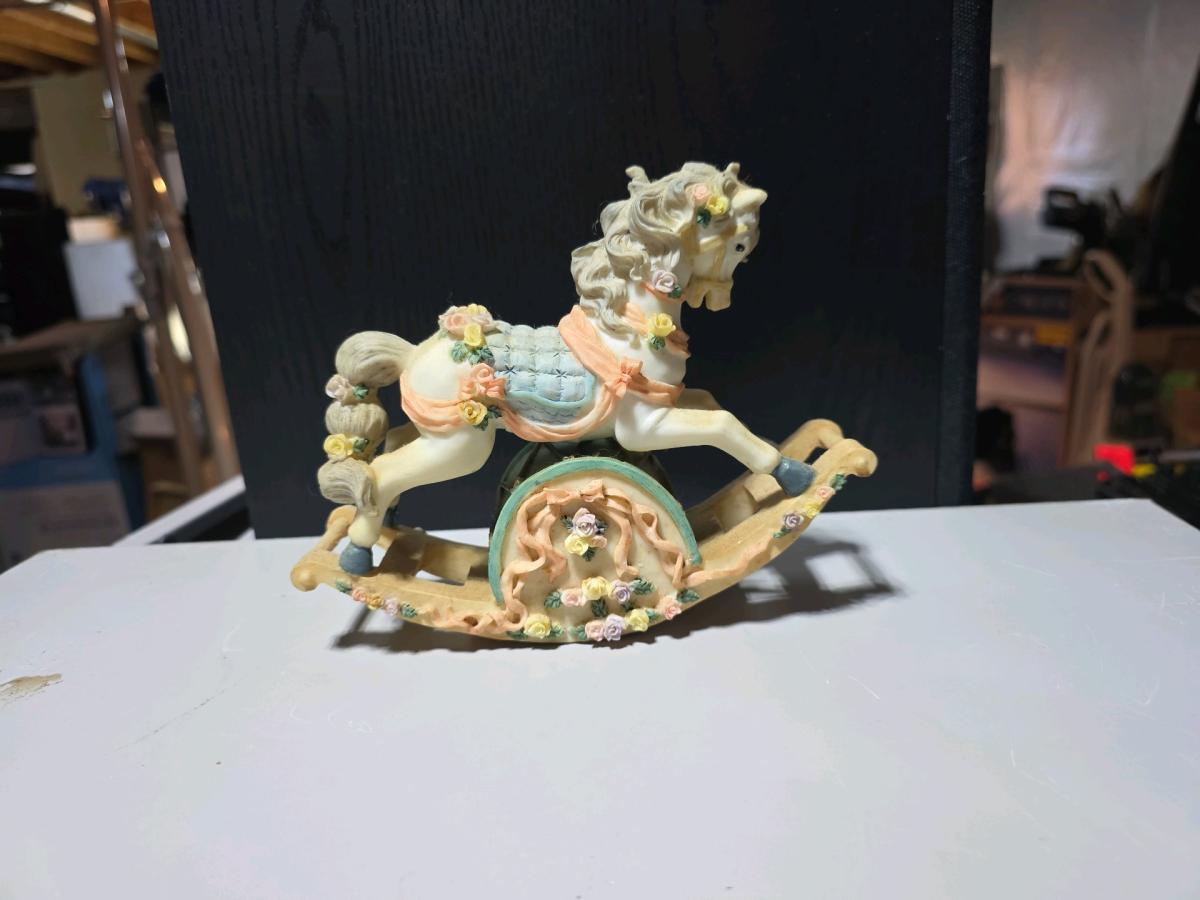 4 Collectible horse figurines - Omaha, Nebraska - FleaMarketBay