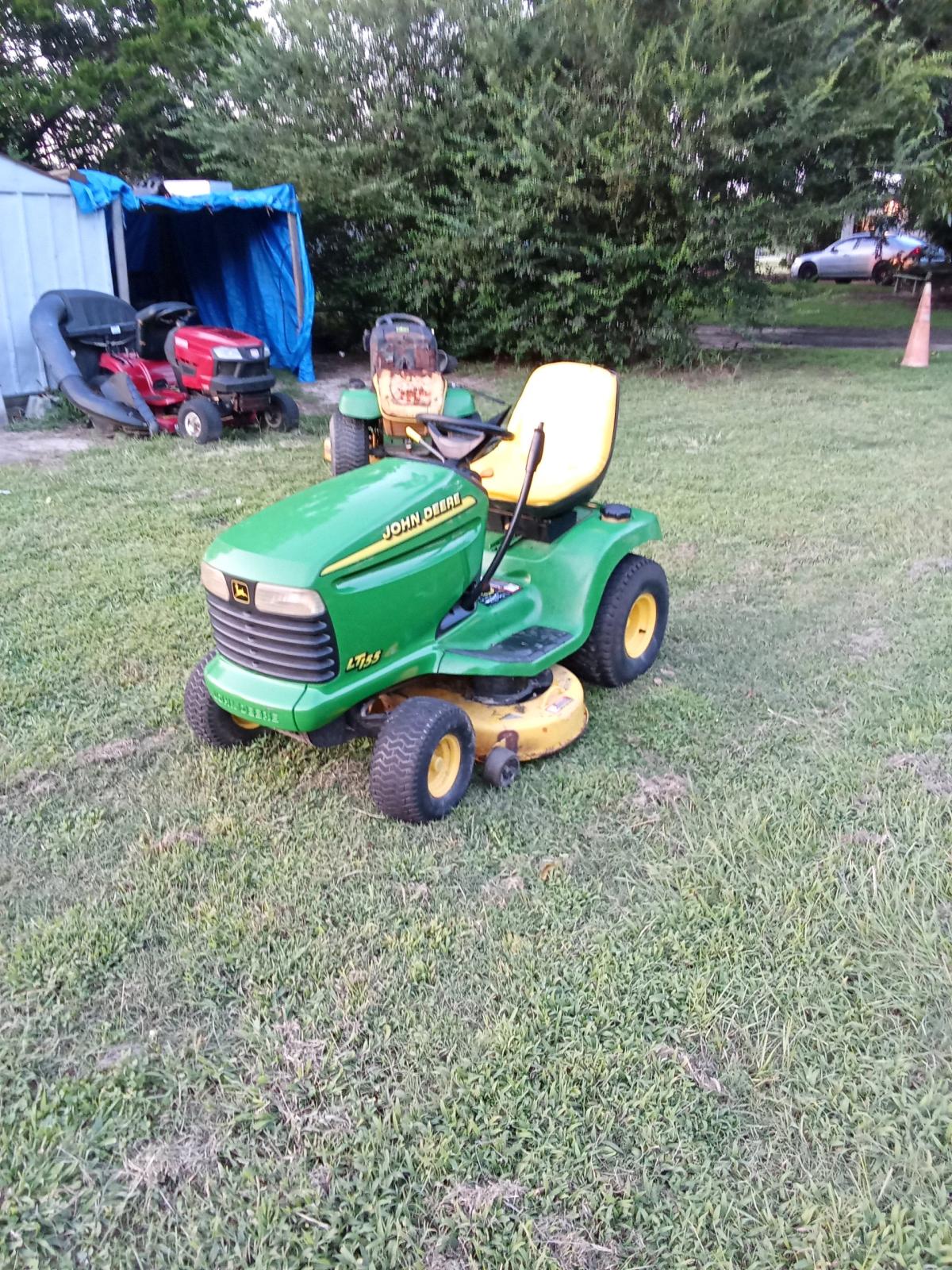 John Deere LT 155 riding tractor runs great - Goldsboro, North Carolina - FleaMarketBay