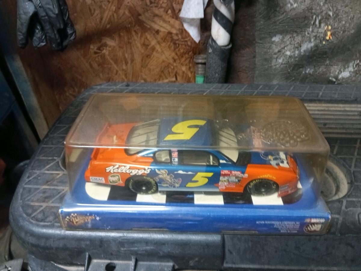 Nascar Diecast Car Collectables and 2 mini Nascar car hauler - Hanceville, Alabama - FleaMarketBay