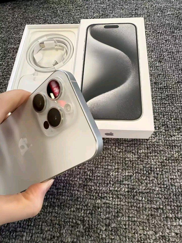 Apple iPhone 15 Pro Max  256GB  Natural Titanium Unlocked - Alicia, Arkansas - FleaMarketBay