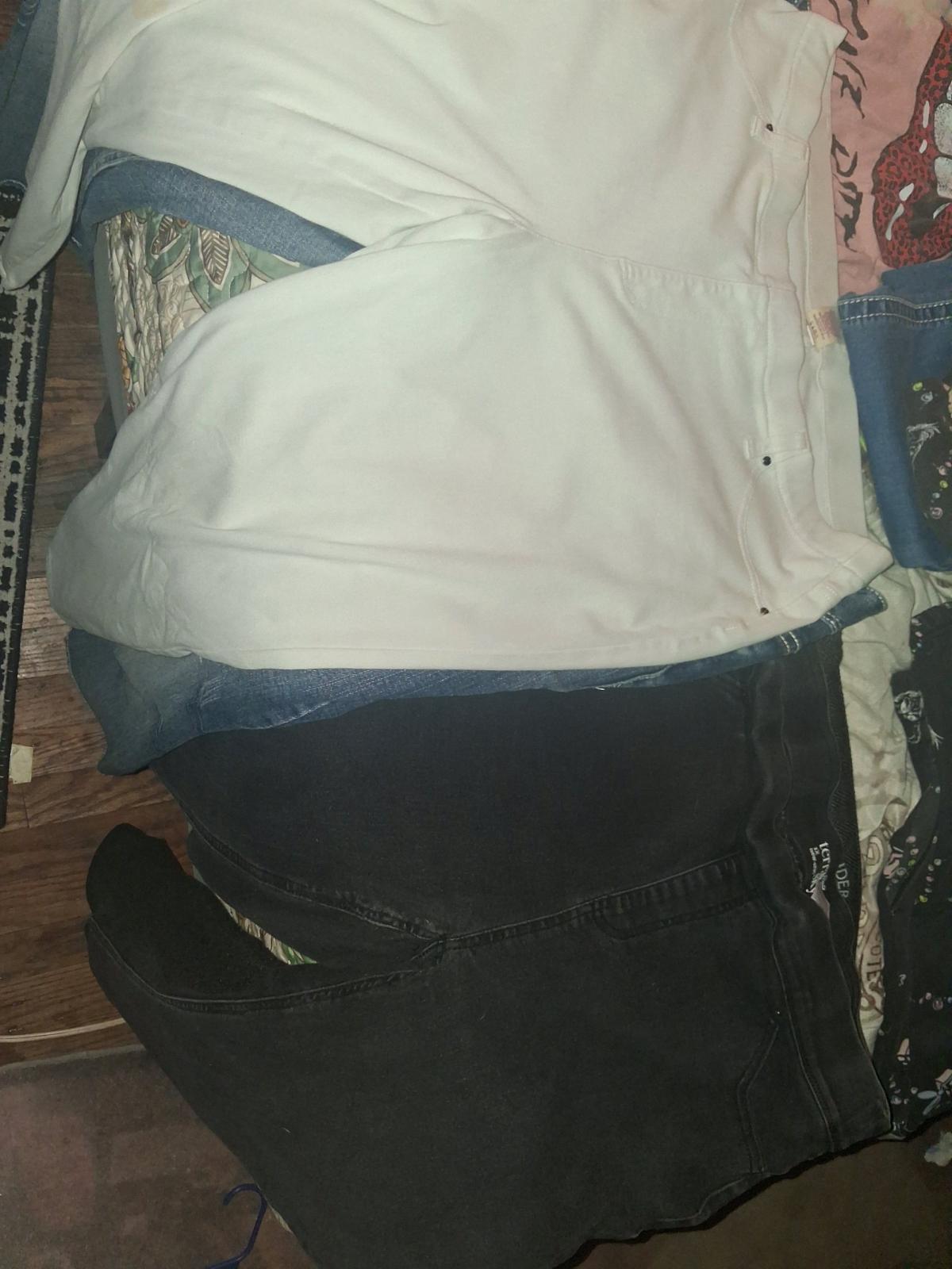 woman size 16 stretch jeans various colors skull shirts - Decherd, Tennessee - FleaMarketBay