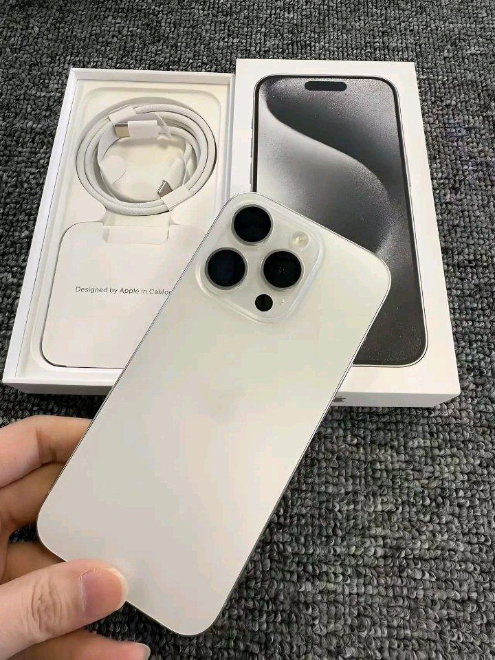 Apple iPhone 15 Pro Max  256GB  Natural Titanium Unlocked - Alicia, Arkansas - FleaMarketBay