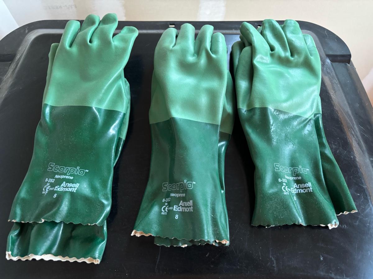 Neoprene coated elbow gloves - Bridgeville, Pennsylvania - FleaMarketBay