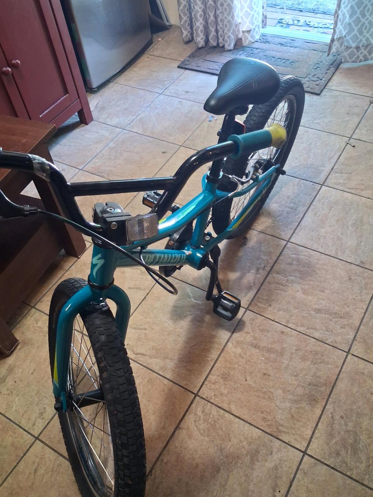 BRAND NEW Specialized Riprock 20 Kids Bike  Never Used Bosto - Boston, Massachusetts - FleaMarketBay