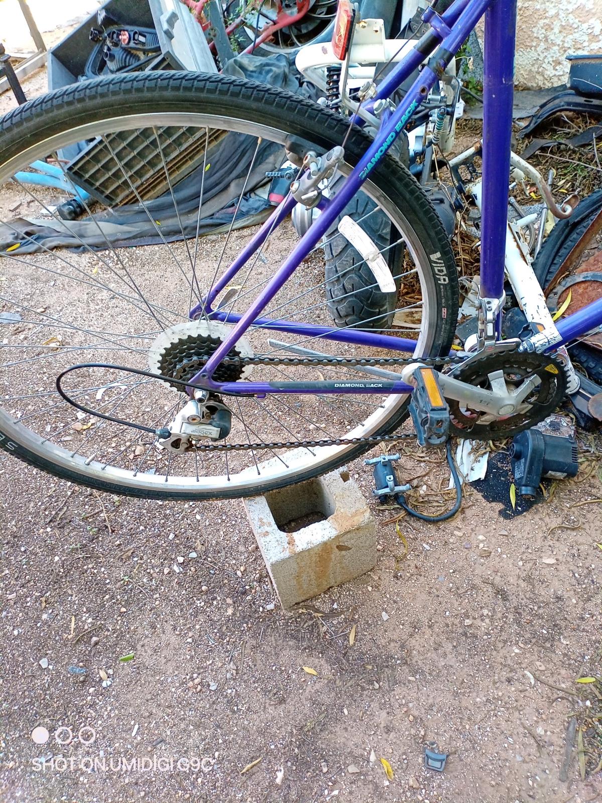 Vintage Diamondback Hybrid Bike - Tucson, Arizona - FleaMarketBay
