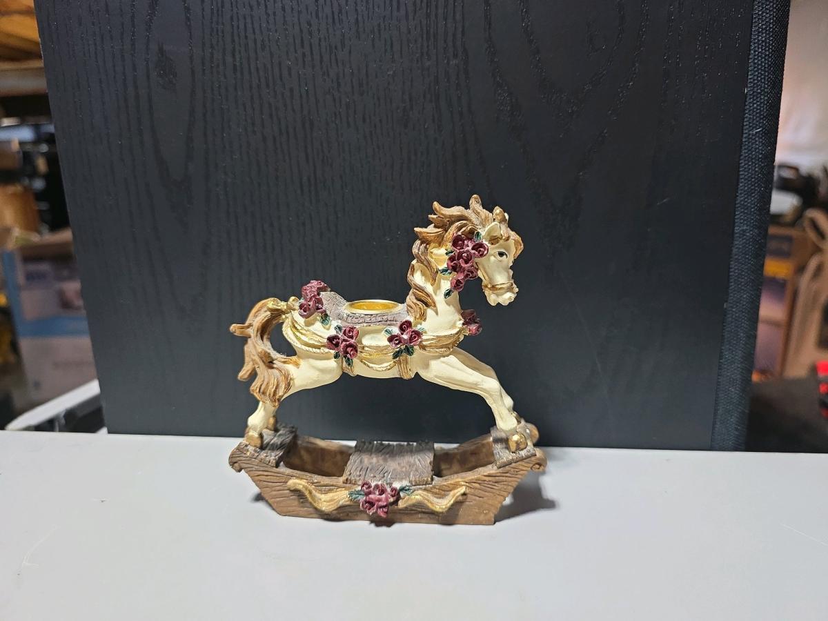 4 Collectible horse figurines - Omaha, Nebraska - FleaMarketBay