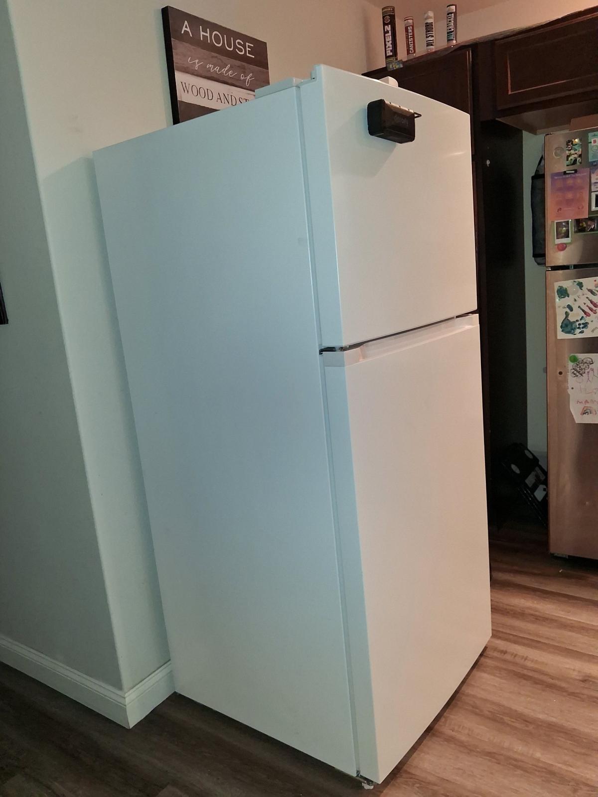 whirlpool fridge lots of space - Rapid City, South Dakota - FleaMarketBay