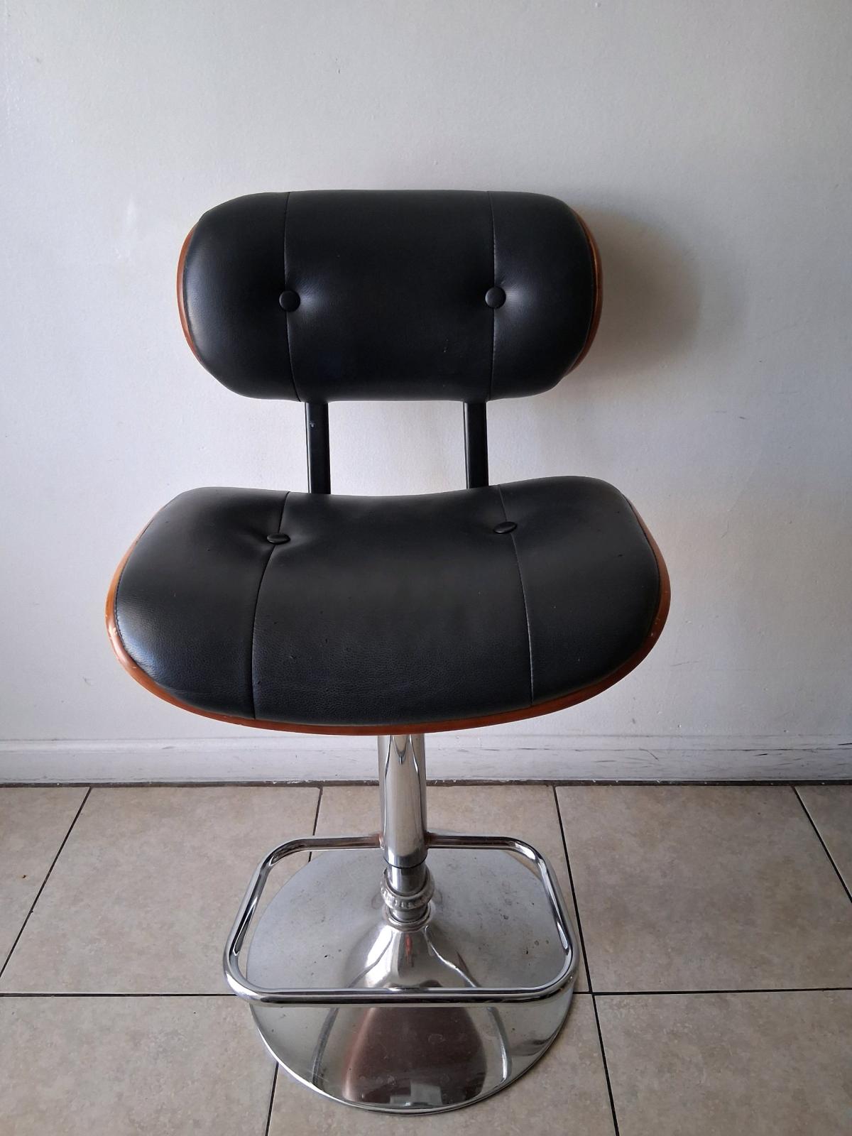 BEAUTIFFUL CHAIRS - Orange, California - FleaMarketBay