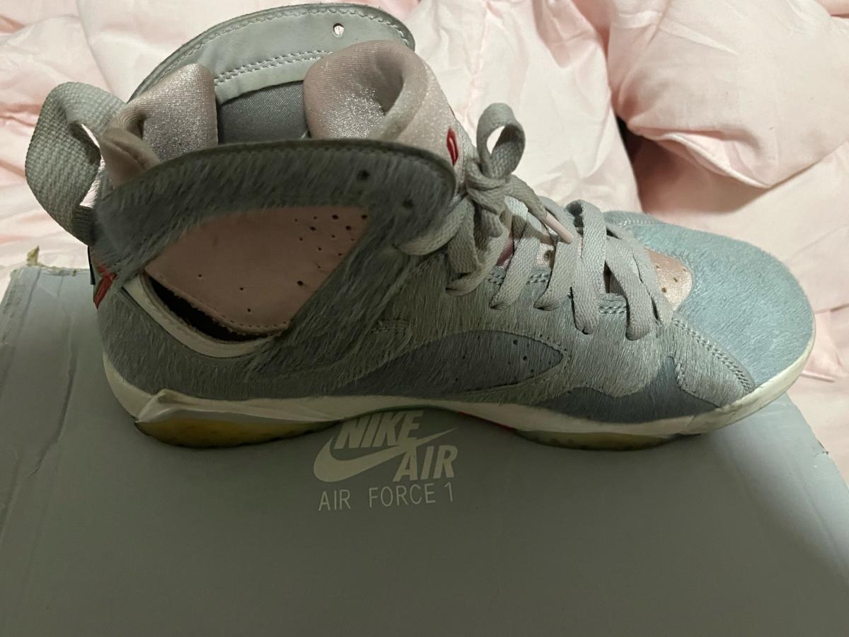 grey pink jordans - Phoenix, Arizona - FleaMarketBay