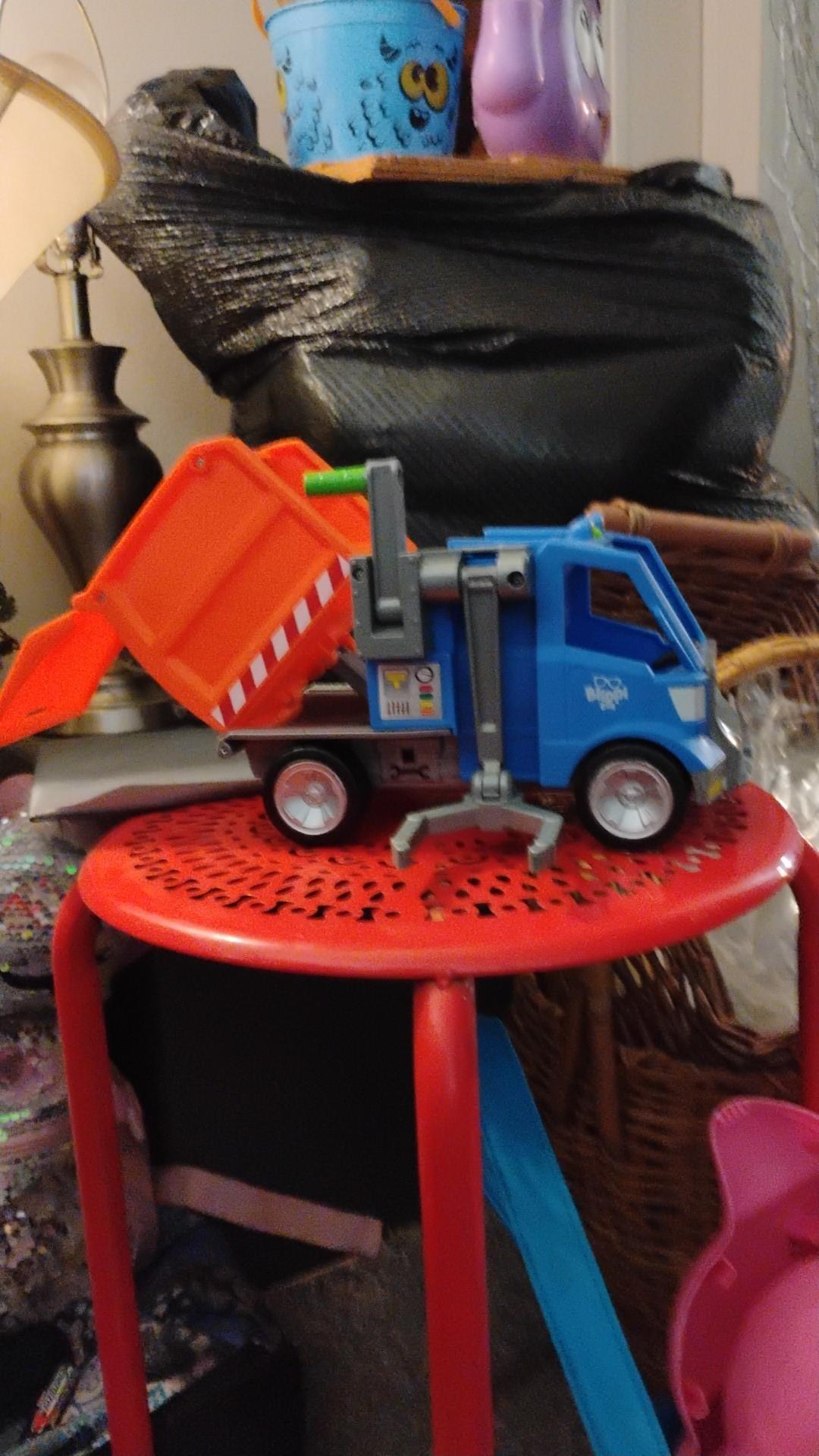 Blippi trash truck with sounds - , Tennessee - FleaMarketBay