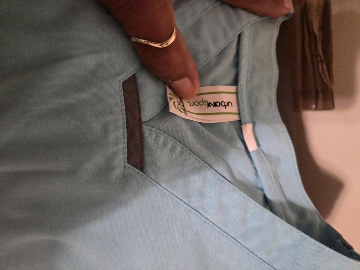 Womens scrub top sz 2x turquoise with gray trim - Eden, North Carolina - FleaMarketBay