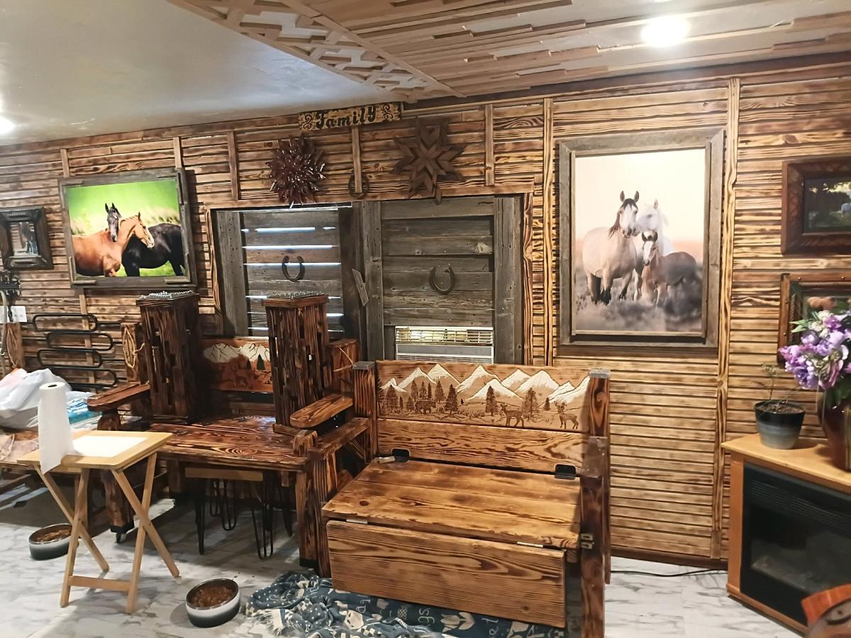 wood bench with hand carved picture on the back - Yukon, Oklahoma - FleaMarketBay