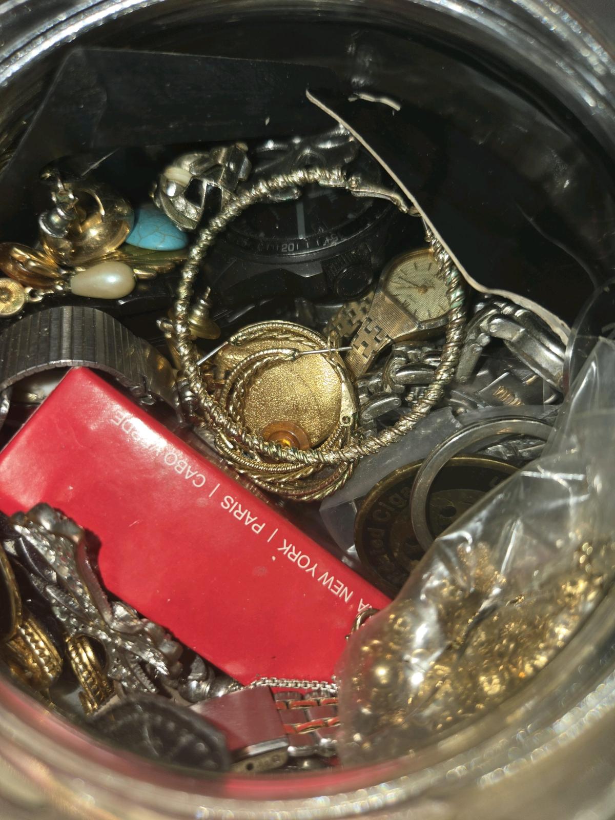 jar of jewlery - Arlington, Texas - FleaMarketBay