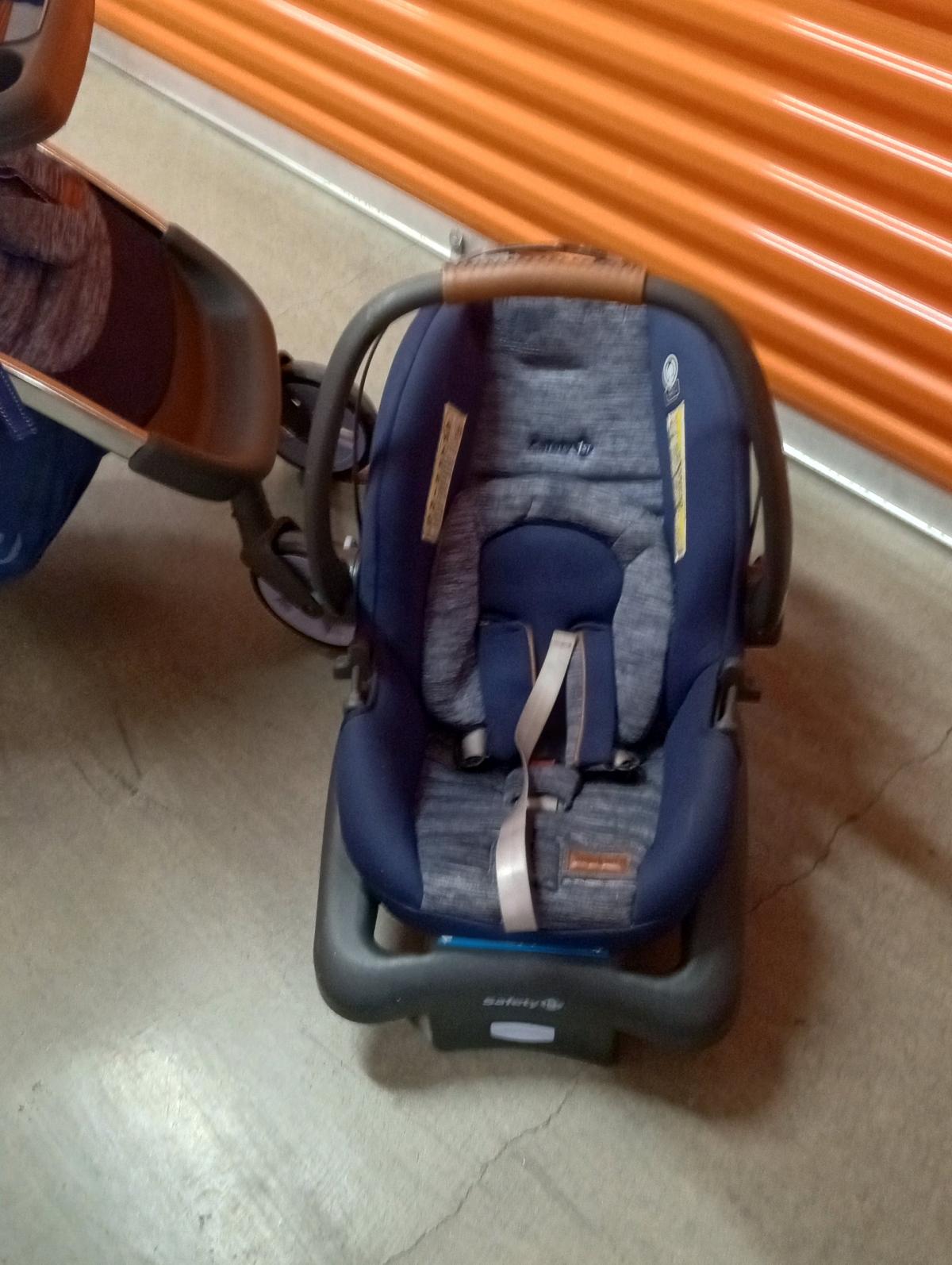 Monbebe Blaze Travel system plusFlex Deluxe changing  place - Los Angeles, California - FleaMarketBay