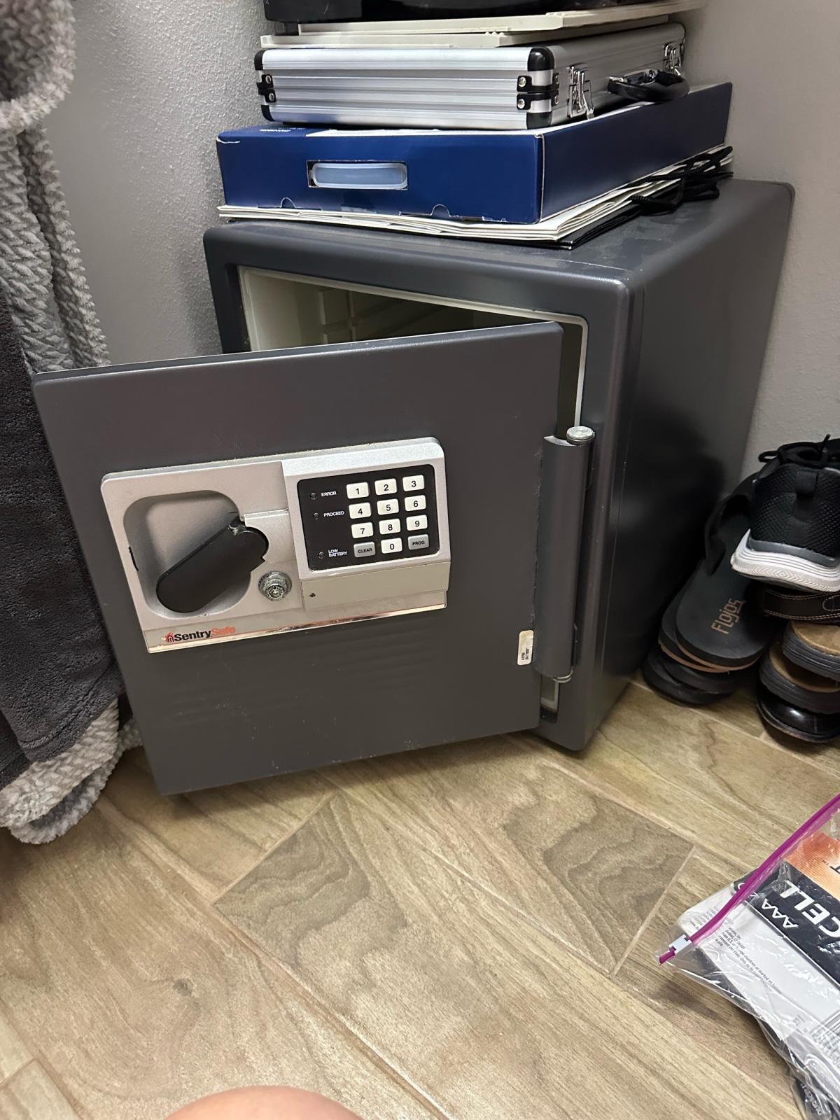 misc nice items - Parrish, Florida - FleaMarketBay