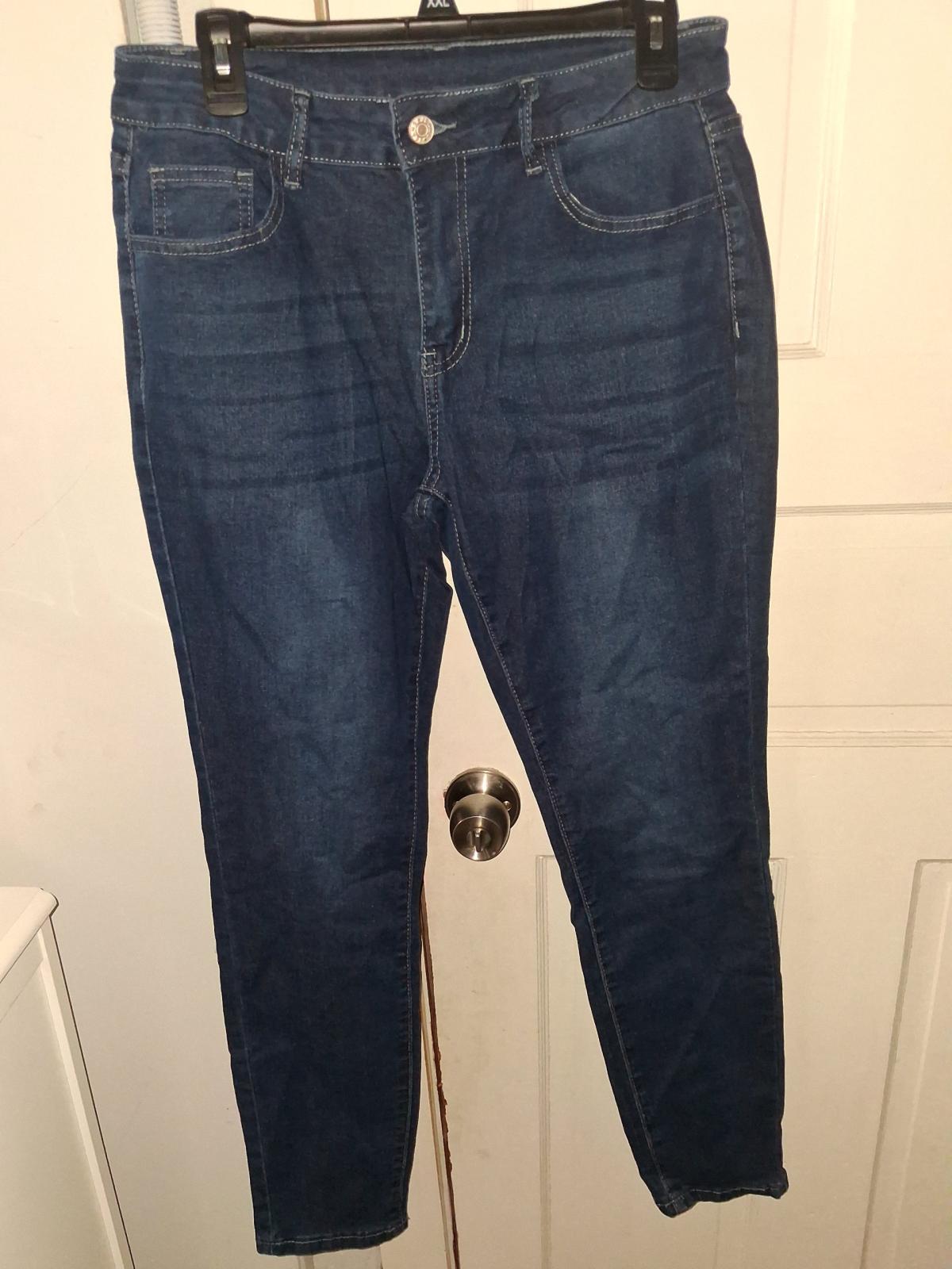 Womans streach skinny jeans large - Philadelphia, Pennsylvania - FleaMarketBay