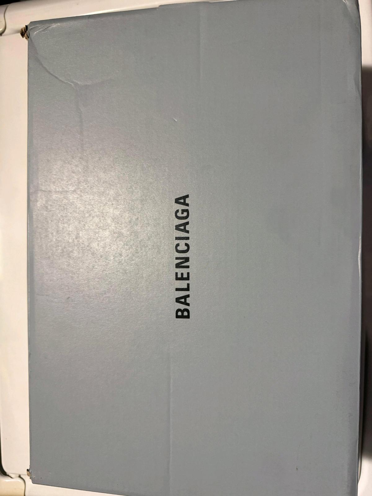 balenciaga tracks led black and white - Hialeah, Florida - FleaMarketBay