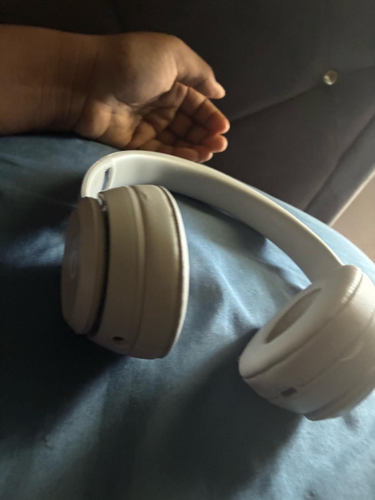 Beats Solo 4 headphones gray and white - Fitzgerald, Georgia - FleaMarketBay