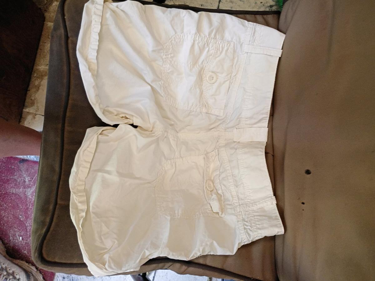 A Nice Womens Pair of White Shorts - Aiken, South Carolina - FleaMarketBay
