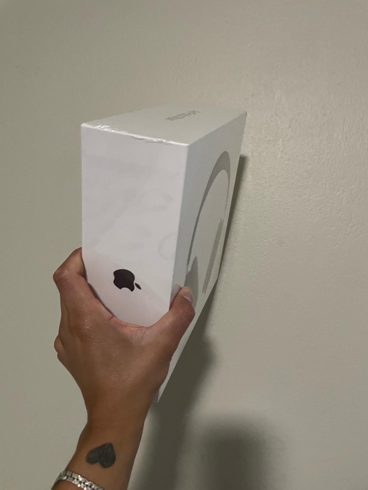 Apple AirPod Maxs 2 Midnight Black - Sioux Center, Iowa - FleaMarketBay