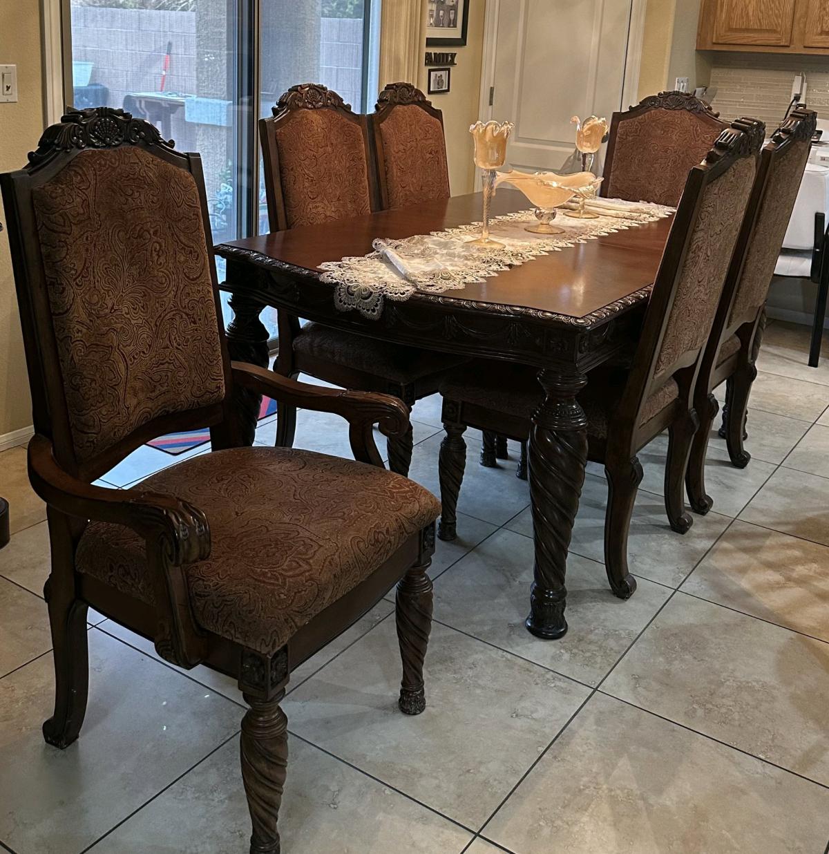 Elegant Dining Table Set - Henderson, Nevada - FleaMarketBay