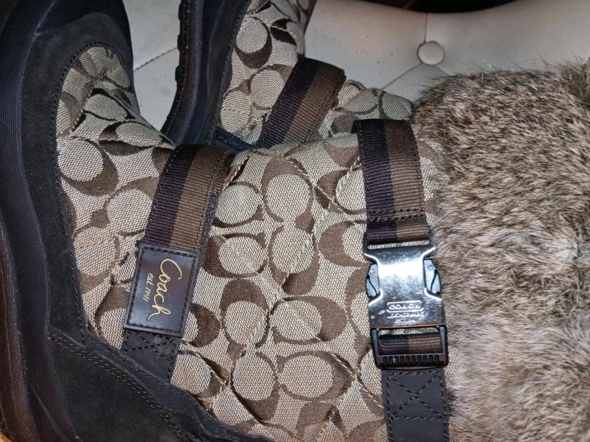 COACH SNOWBOOTS NEVER WORN - Ellinger, Texas - FleaMarketBay