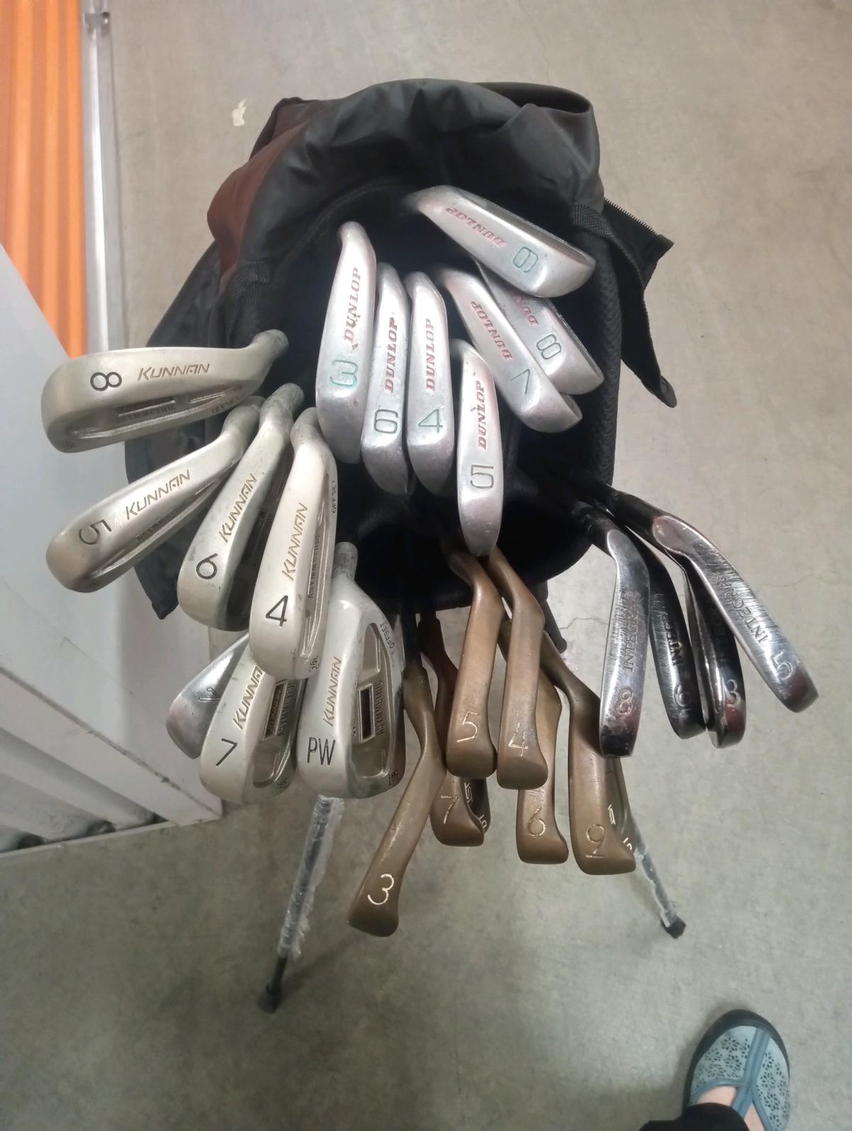 60 pieces  golf clubs carry bags PING GALLOWAY WHTE HOT and - Glendale, California - FleaMarketBay