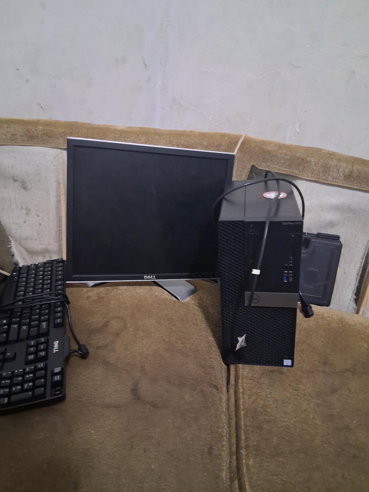 Dell pc Dell monitor with Dell keyboard - Saint Louis, Missouri - FleaMarketBay