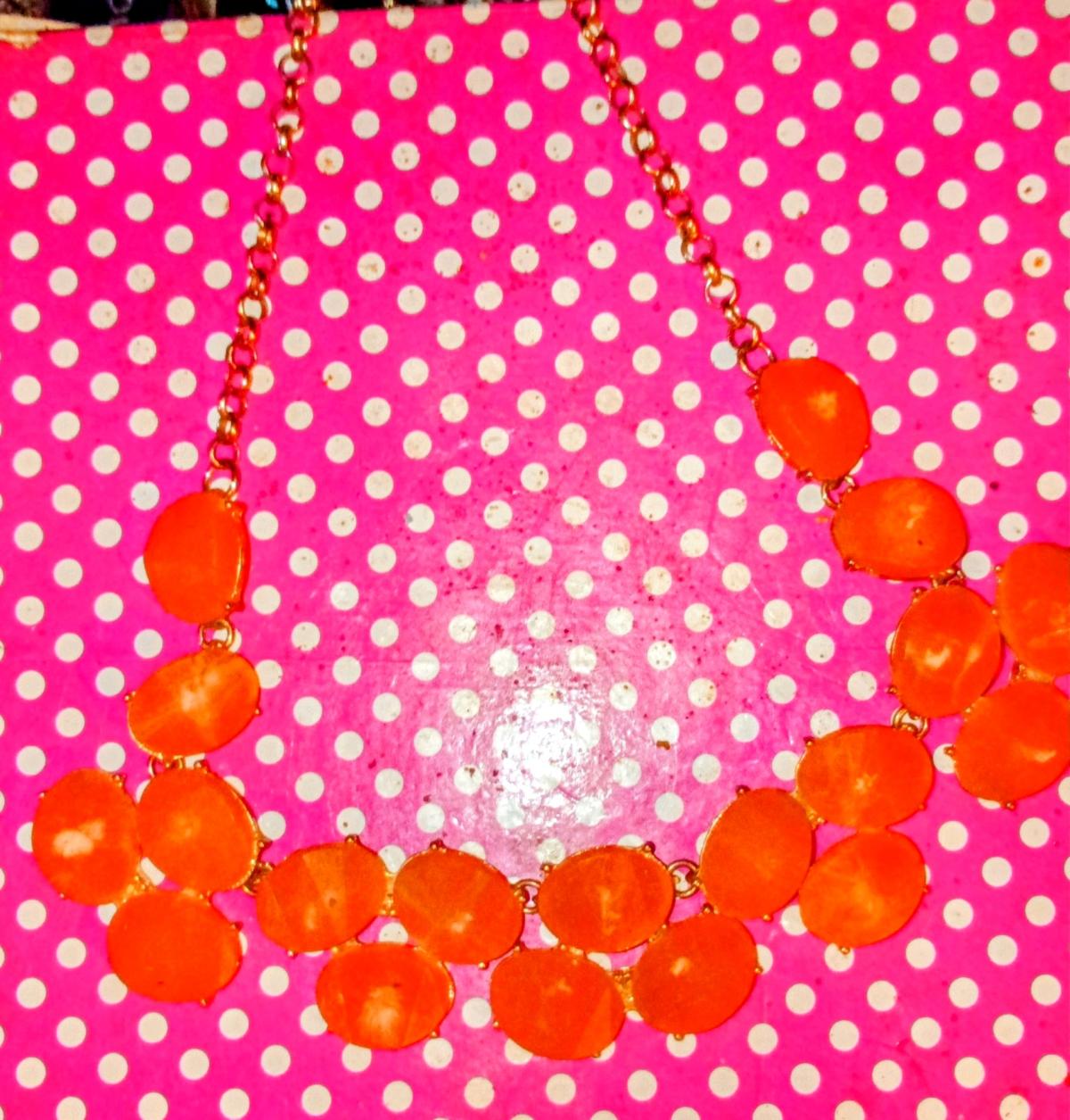 GOLD TONE NECKLACE WITH PEACH COLORED STONES - Adamsville, Ohio - FleaMarketBay