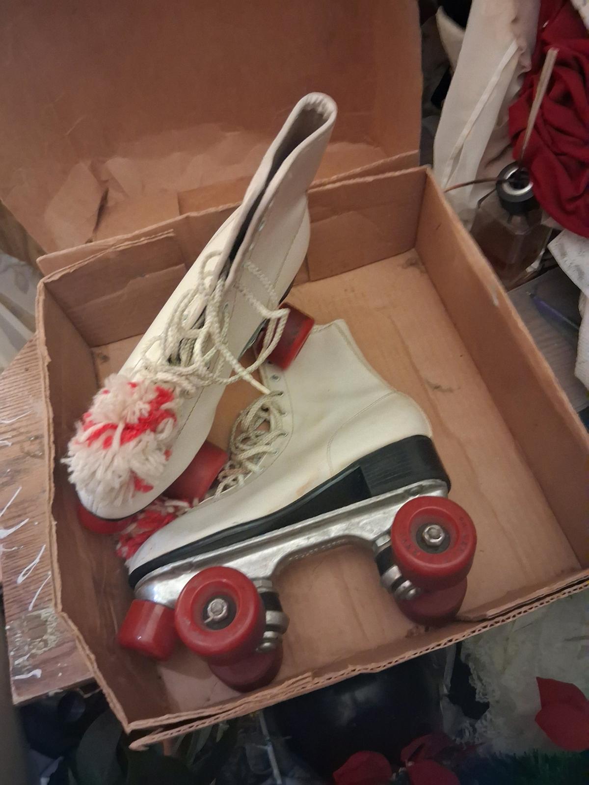antique roller skates 195060s - Carbondale, Pennsylvania - FleaMarketBay