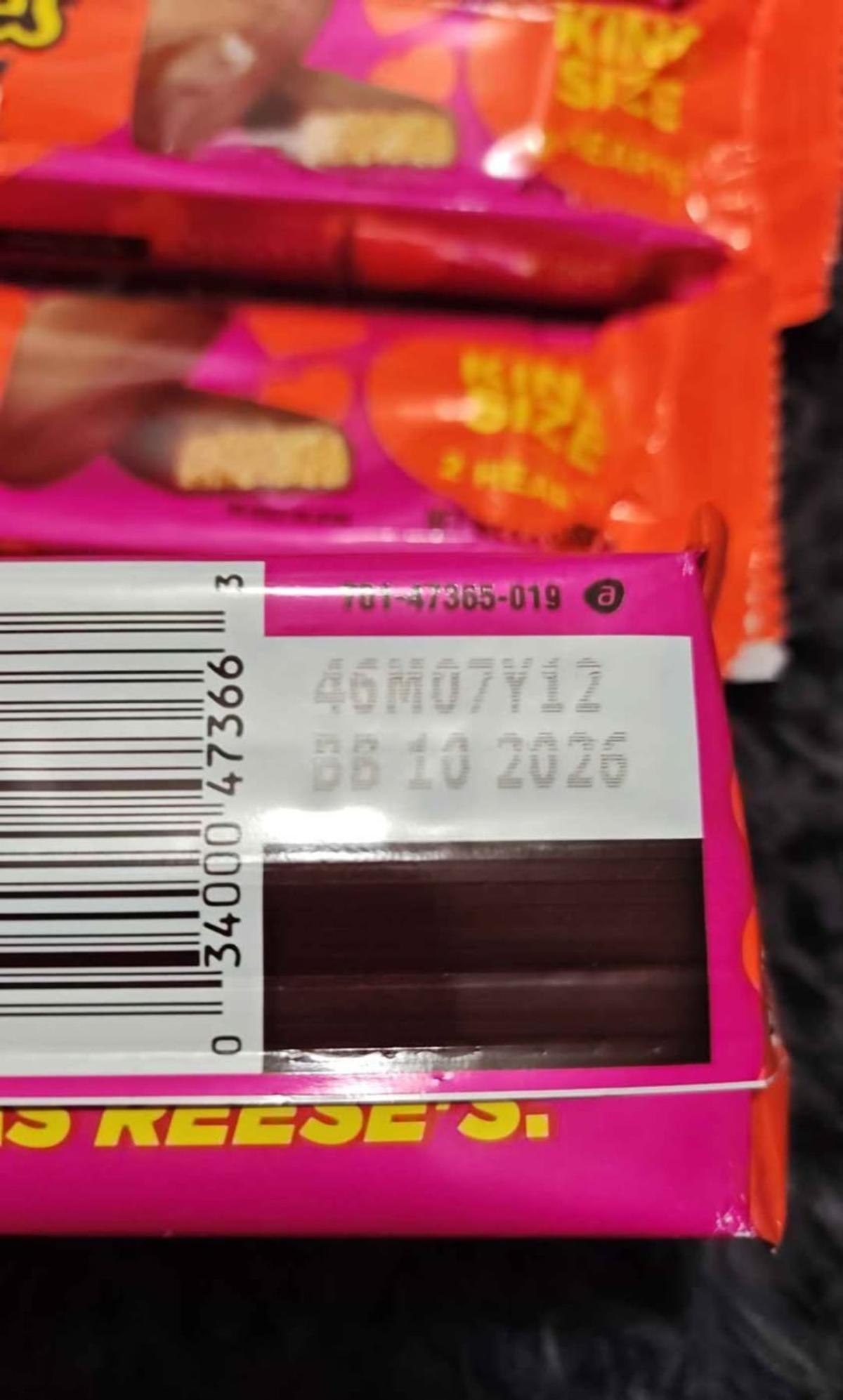 Reeses King Size Hearts and Gift Box - Bakersfield, California - FleaMarketBay