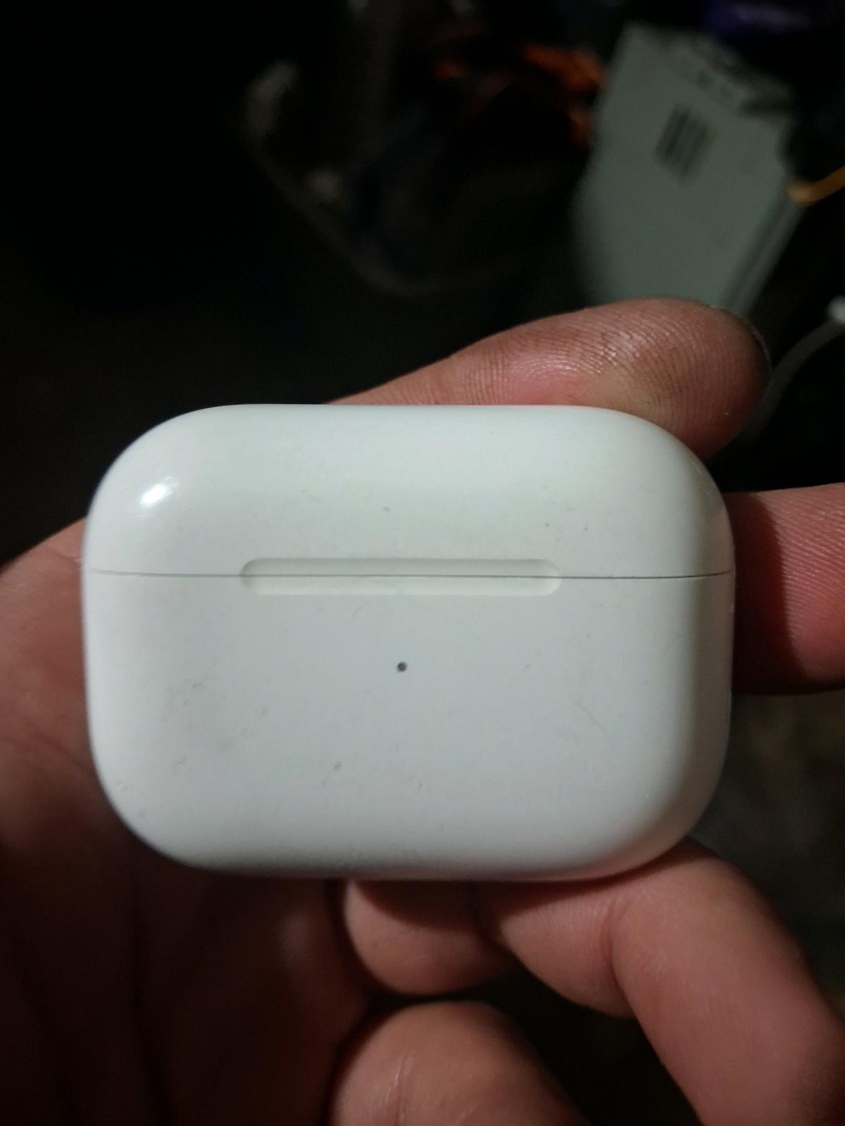 apple airpods with charging case - Vancouver, Washington - FleaMarketBay