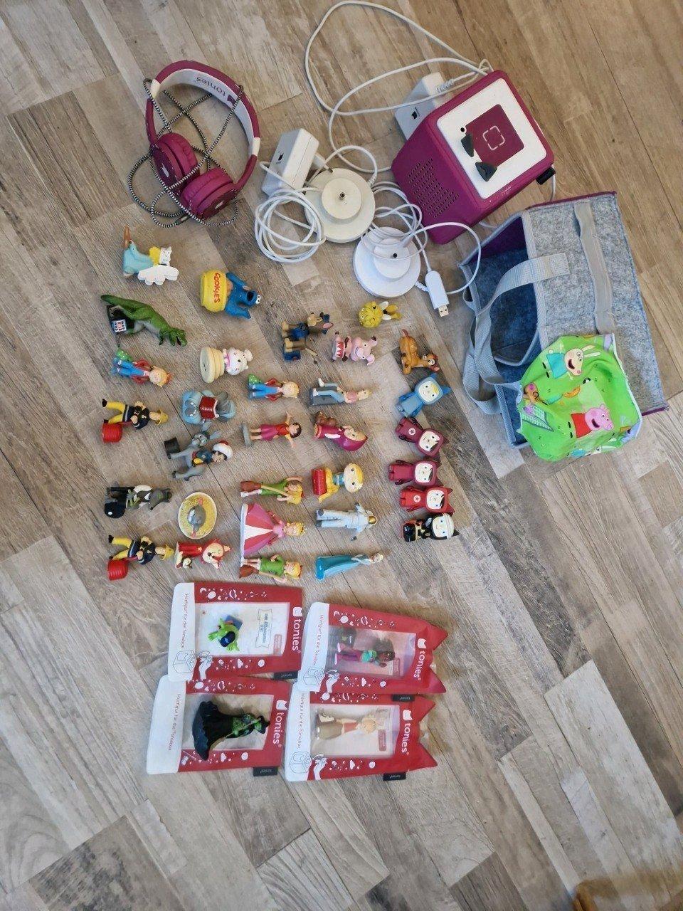 toys white 56 toys - Alicia, Arkansas - FleaMarketBay