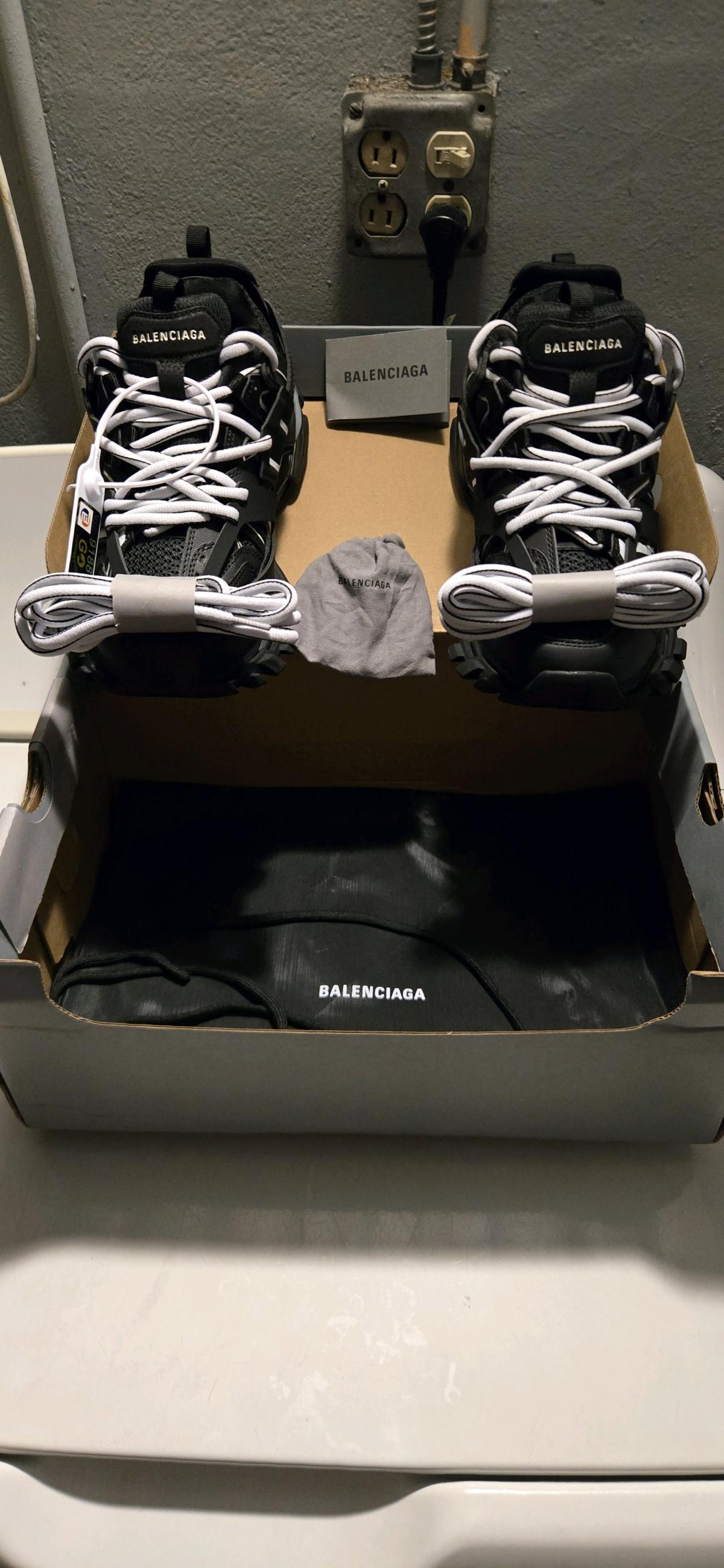 balenciaga tracks led black and white - Hialeah, Florida - FleaMarketBay