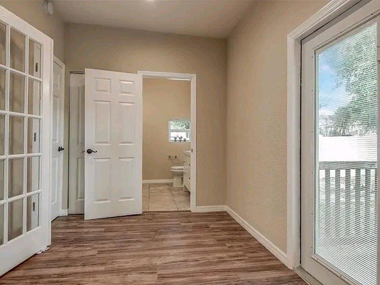 Spacious 1BR 1BA Apartment Your Dream Space Awaits - Tampa, Florida - FleaMarketBay