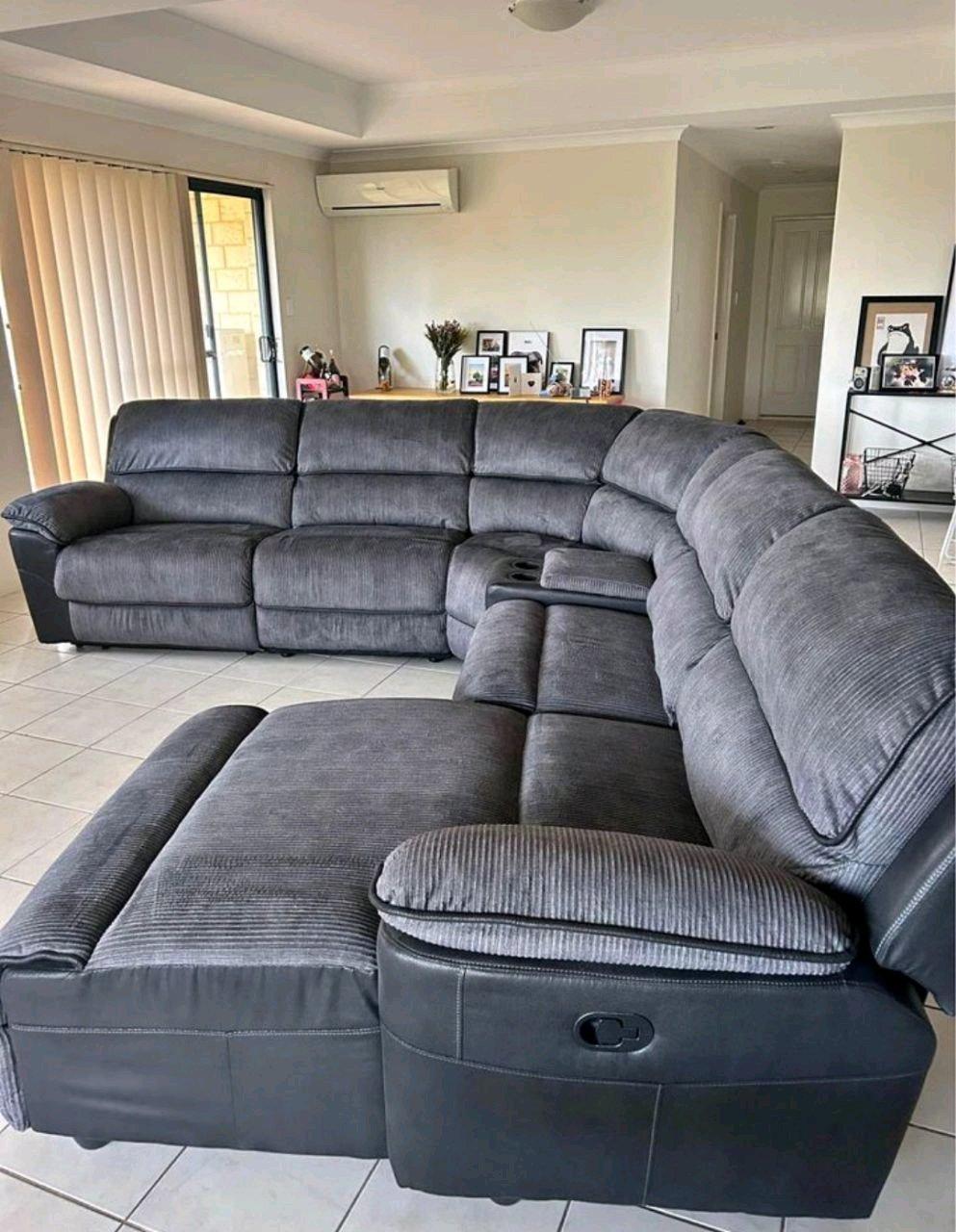 recliner couch - Alicia, Arkansas - FleaMarketBay