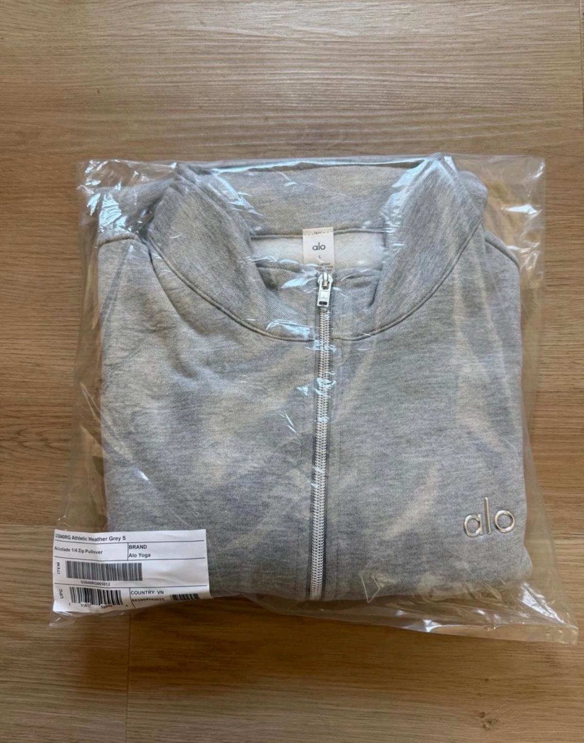 Alo Yoga quarter zip Grey size small - Brea, California - FleaMarketBay