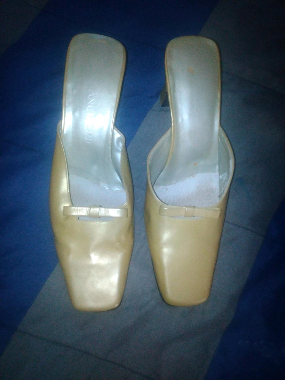 from mothers estate short heels good condition - Akron, Ohio - FleaMarketBay